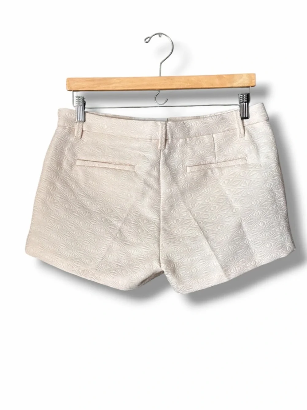 Banana Republic Cream Embossed Flat Front Dress Shorts Size 8
